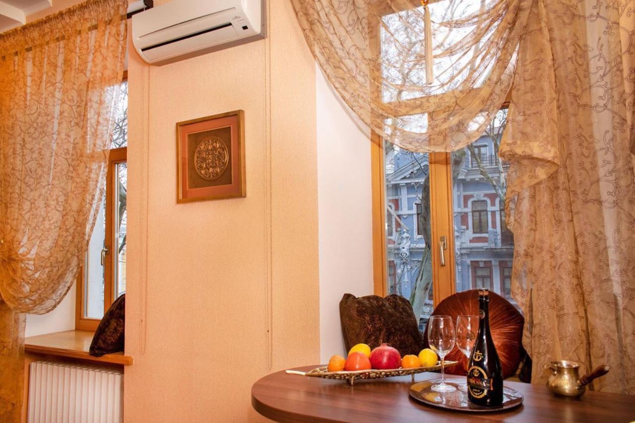 Mini-Hotel In The Very Heart Of Odessa Dış mekan fotoğraf